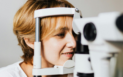 Retinopatía hipertensiva: guía completa sobre causas, síntomas, grados y tratamiento para proteger tu visión