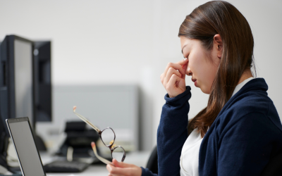 ¿Te despiertas con los ojos pegados? Descubre cuáles son las causas y cómo puedes prevenirlo