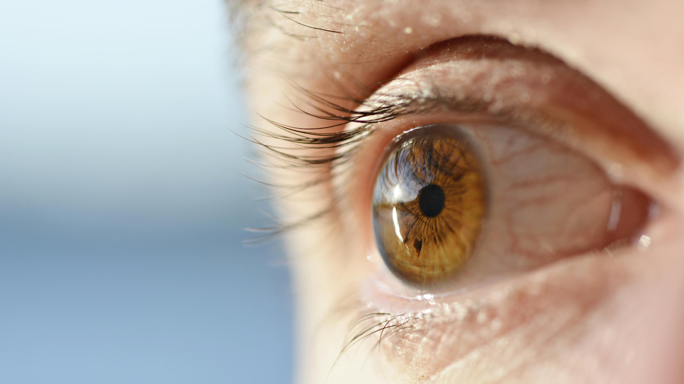 Ojos pegados al despertar