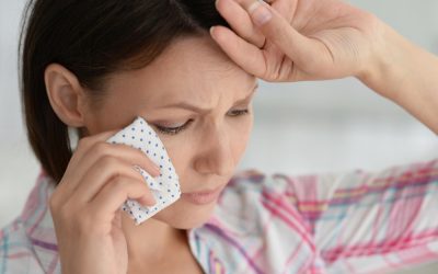 ¿Por qué tengo los ojos pegajosos? Causas y qué hacer