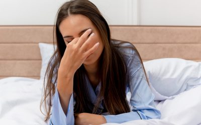 ¿Por qué veo borroso al despertar? Causas y soluciones