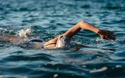 Natación y salud ocular: cómo proteger tus ojos del cloro